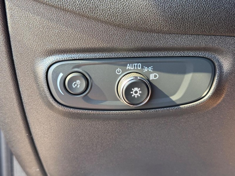 Chevrolet Equinox Vehicle Full-screen Gallery Image 22