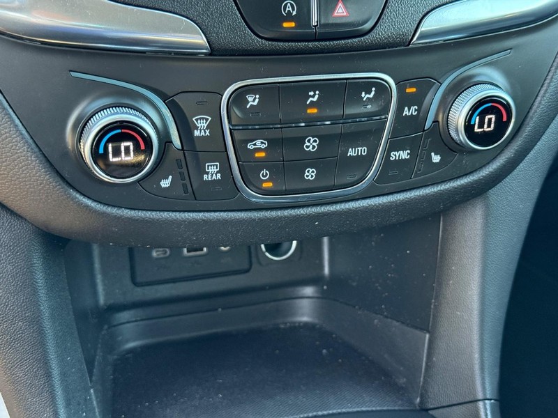 Chevrolet Equinox Vehicle Full-screen Gallery Image 18