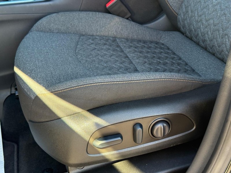 Chevrolet Equinox Vehicle Full-screen Gallery Image 24