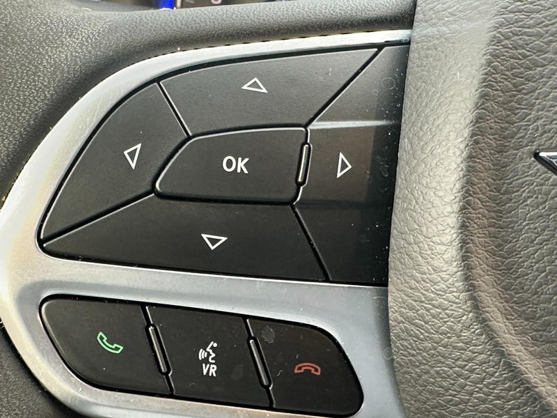 Chrysler Voyager Vehicle Full-screen Gallery Image 19