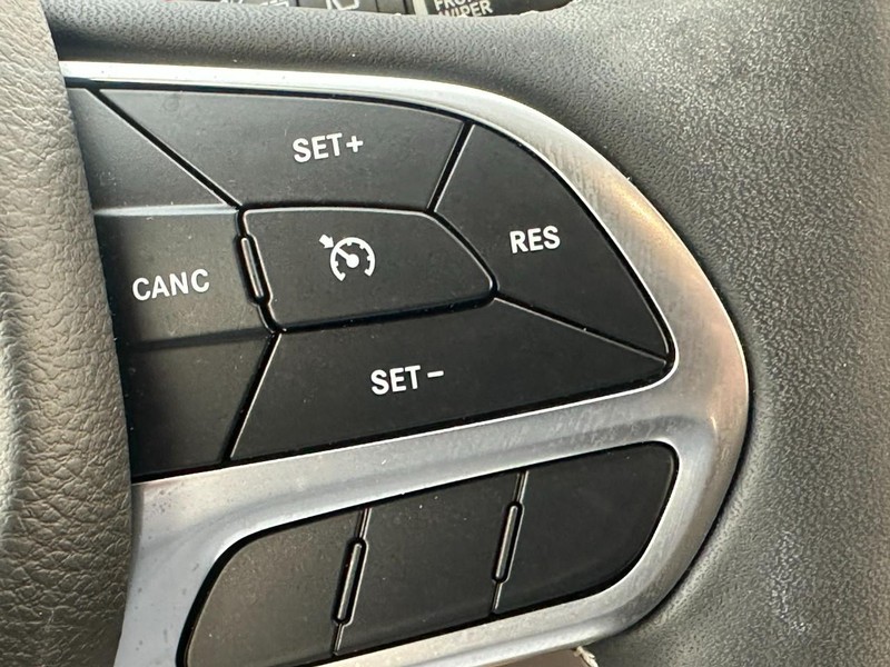 Chrysler Voyager Vehicle Full-screen Gallery Image 20