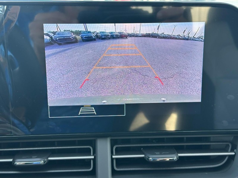 Chevrolet Trax Vehicle Full-screen Gallery Image 15