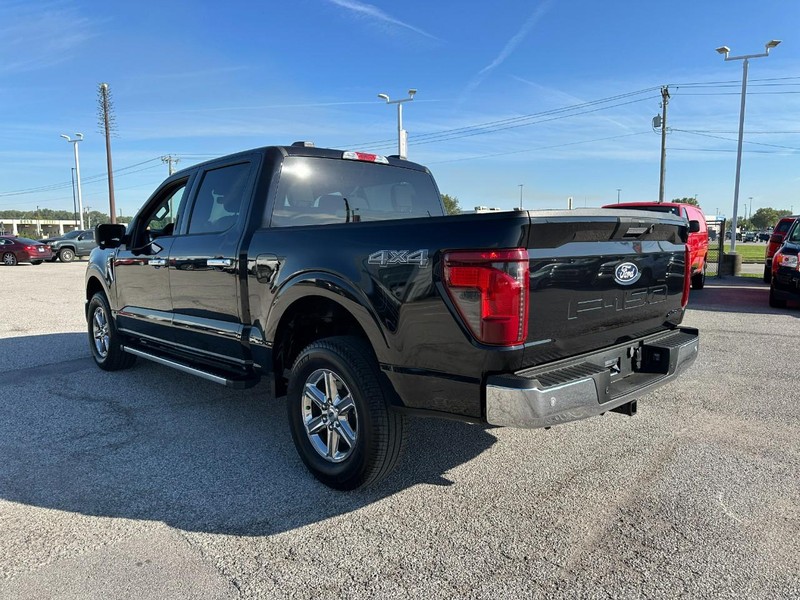 Ford F-150 Vehicle Full-screen Gallery Image 3