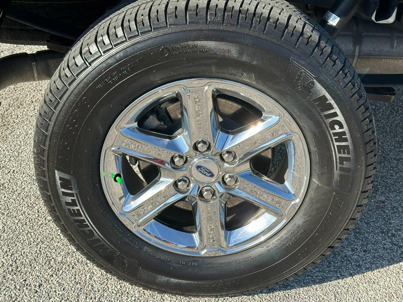 Ford F-150 Vehicle Full-screen Gallery Image 7