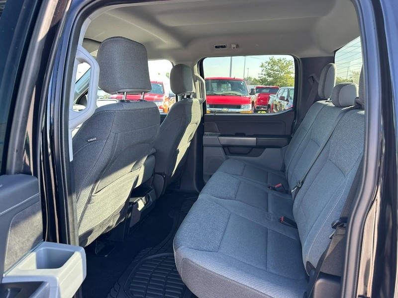 Ford F-150 Vehicle Full-screen Gallery Image 10