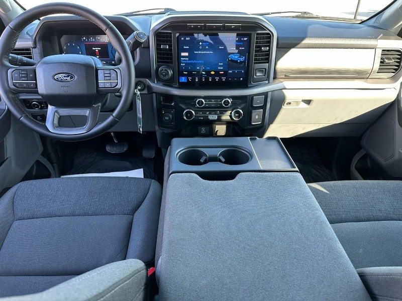 Ford F-150 Vehicle Full-screen Gallery Image 11