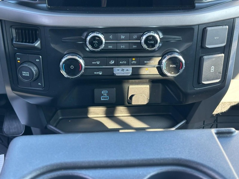 Ford F-150 Vehicle Full-screen Gallery Image 14