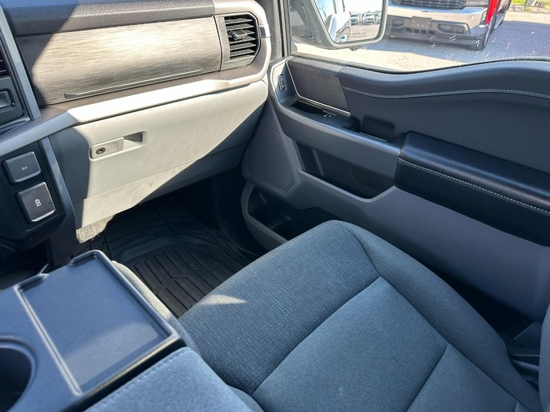 Ford F-150 Vehicle Full-screen Gallery Image 15