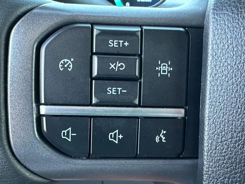 Ford F-150 Vehicle Full-screen Gallery Image 18