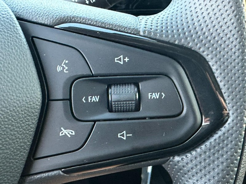 Chevrolet Trax Vehicle Full-screen Gallery Image 12