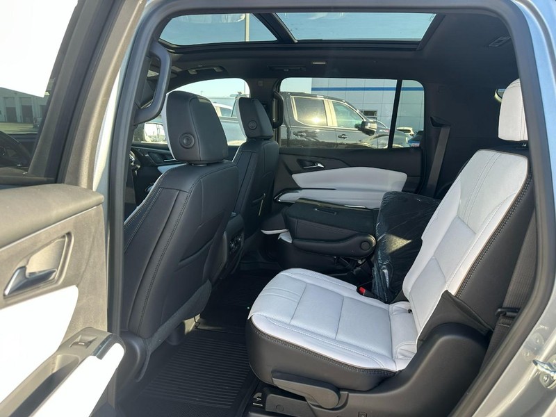 Chevrolet Traverse Vehicle Full-screen Gallery Image 5