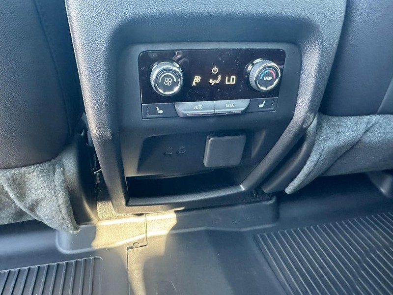 Chevrolet Traverse Vehicle Full-screen Gallery Image 6