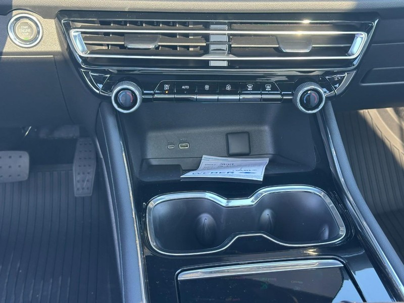 Chevrolet Traverse Vehicle Full-screen Gallery Image 11