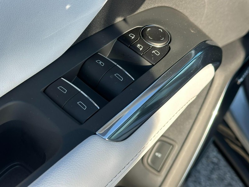 Chevrolet Traverse Vehicle Full-screen Gallery Image 12