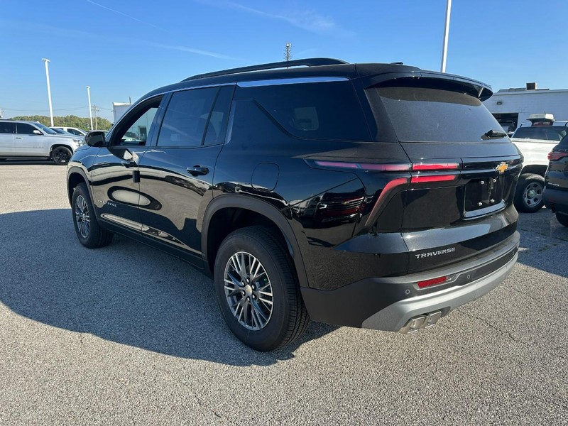 Chevrolet Traverse Vehicle Full-screen Gallery Image 3