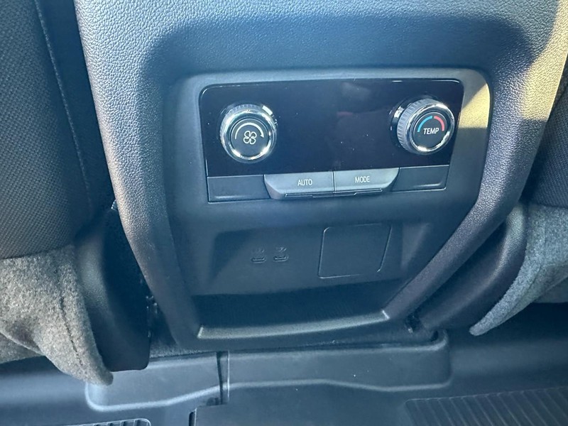 Chevrolet Traverse Vehicle Full-screen Gallery Image 6