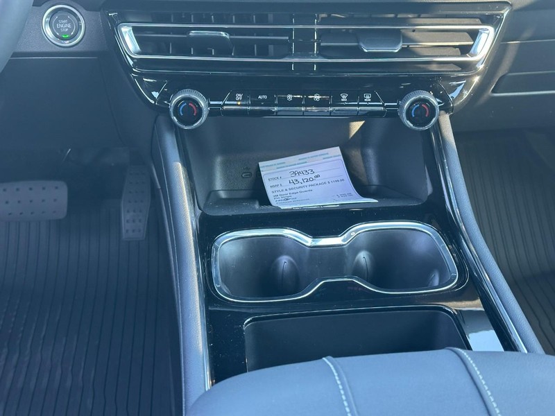 Chevrolet Traverse Vehicle Full-screen Gallery Image 10