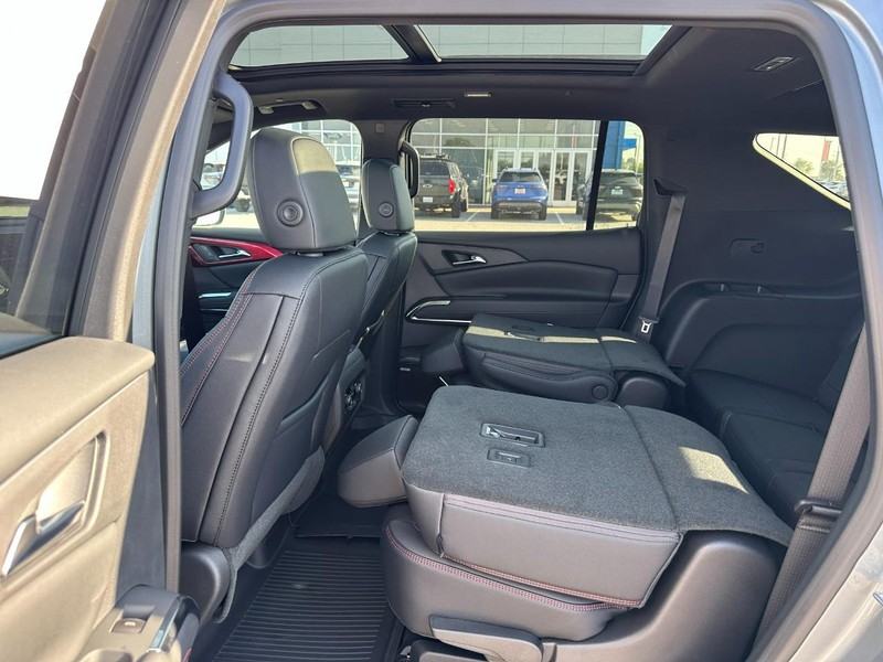 Chevrolet Traverse Vehicle Full-screen Gallery Image 4