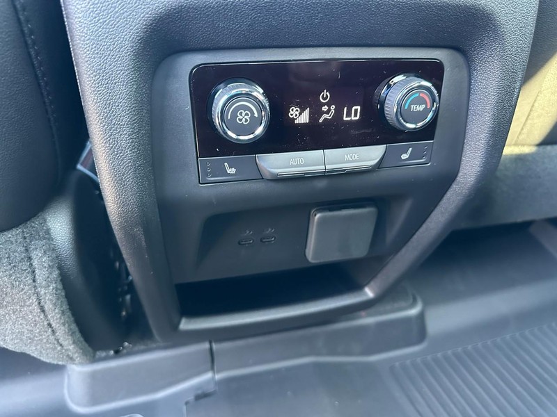 Chevrolet Traverse Vehicle Full-screen Gallery Image 6