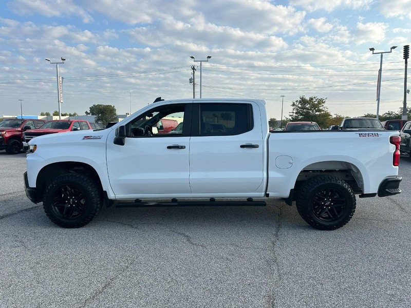 Chevrolet Silverado 1500 Vehicle Full-screen Gallery Image 2