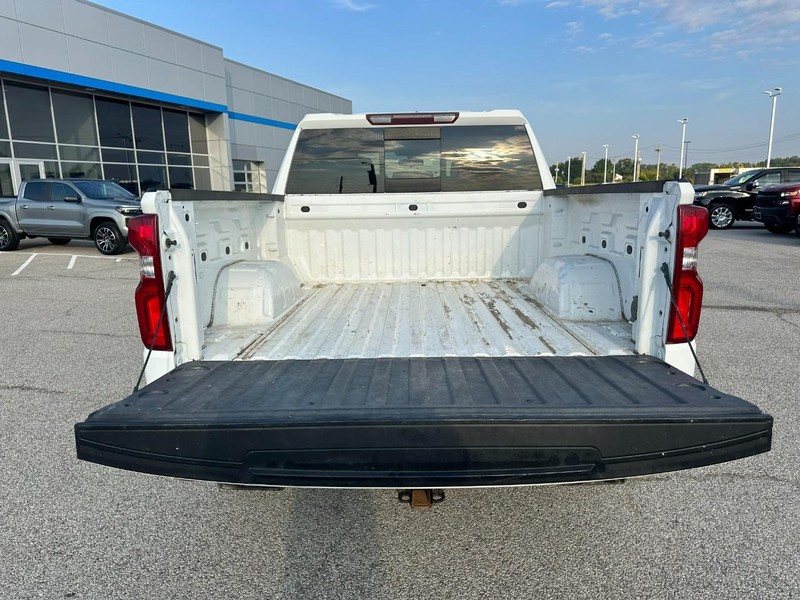Chevrolet Silverado 1500 Vehicle Full-screen Gallery Image 5