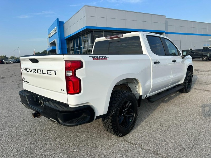 Chevrolet Silverado 1500 Vehicle Full-screen Gallery Image 6