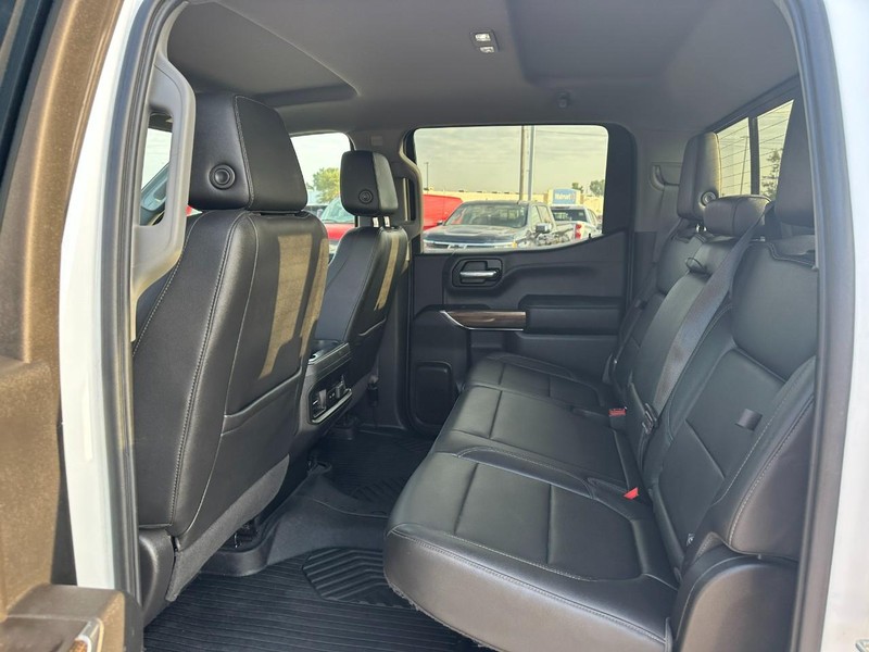 Chevrolet Silverado 1500 Vehicle Full-screen Gallery Image 10