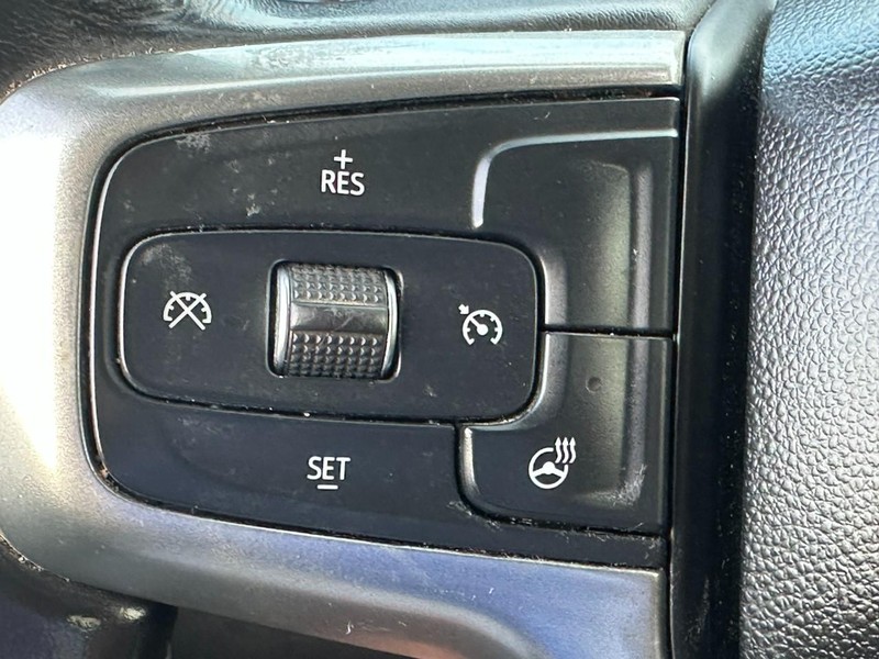 Chevrolet Silverado 1500 Vehicle Full-screen Gallery Image 18