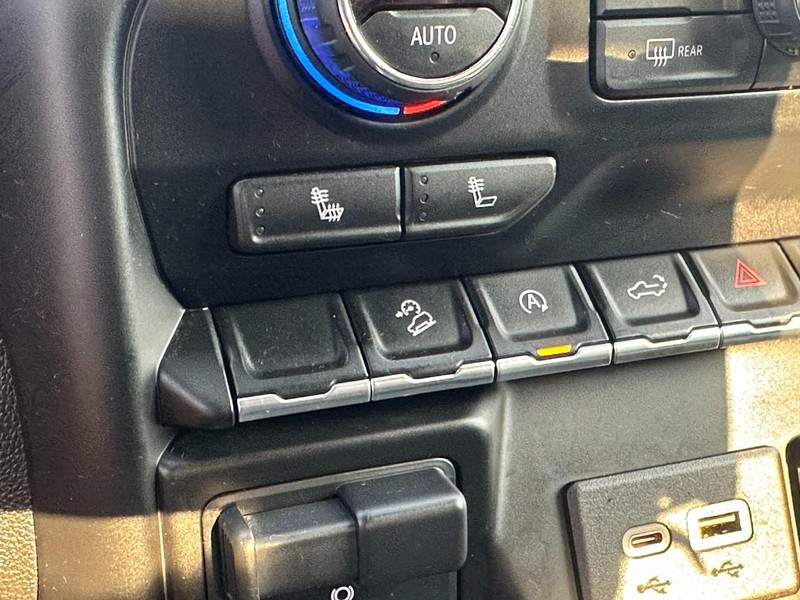 Chevrolet Silverado 1500 Vehicle Full-screen Gallery Image 21