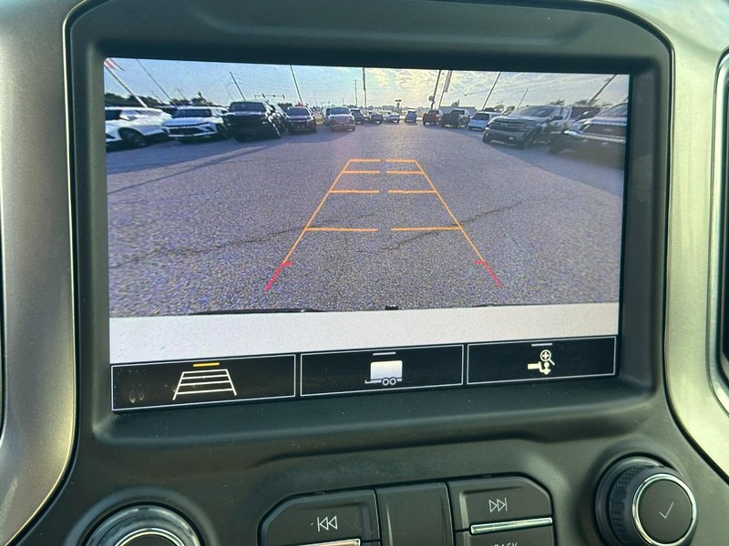 Chevrolet Silverado 1500 Vehicle Full-screen Gallery Image 22