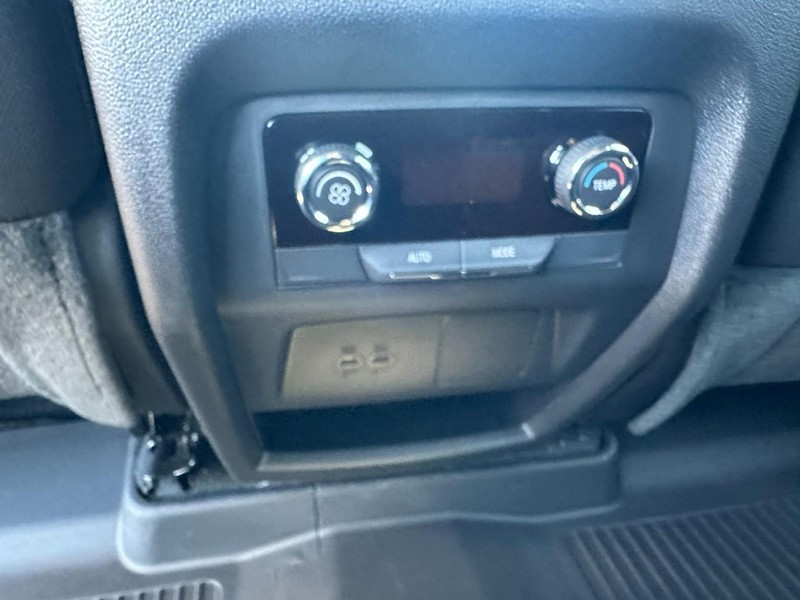 Chevrolet Traverse Vehicle Full-screen Gallery Image 6