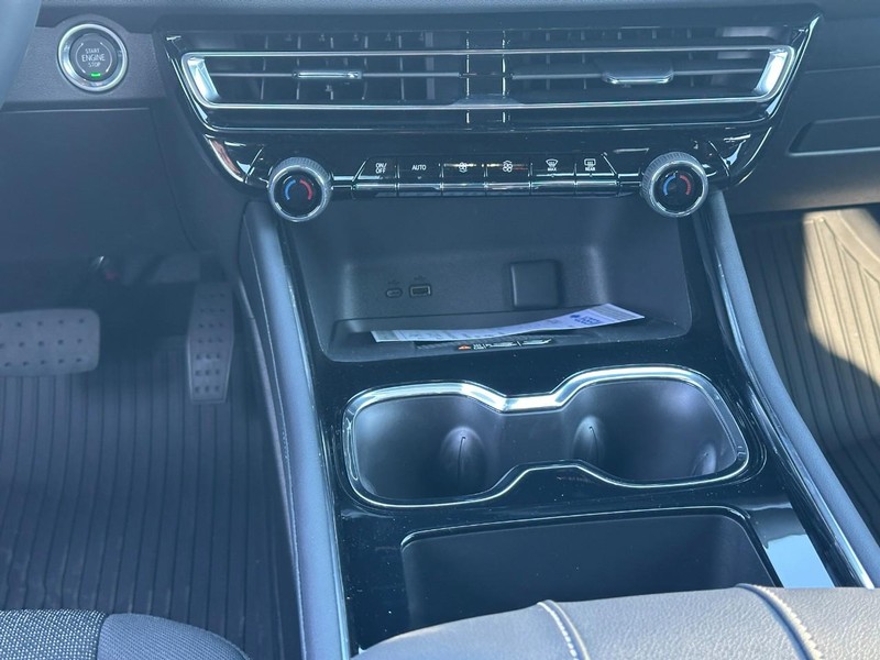 Chevrolet Traverse Vehicle Full-screen Gallery Image 10