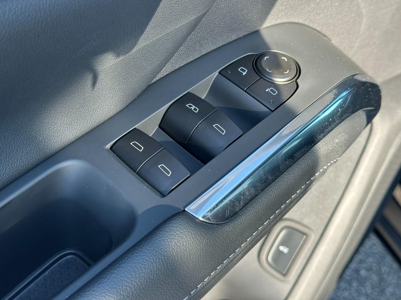 Chevrolet Traverse Vehicle Full-screen Gallery Image 11