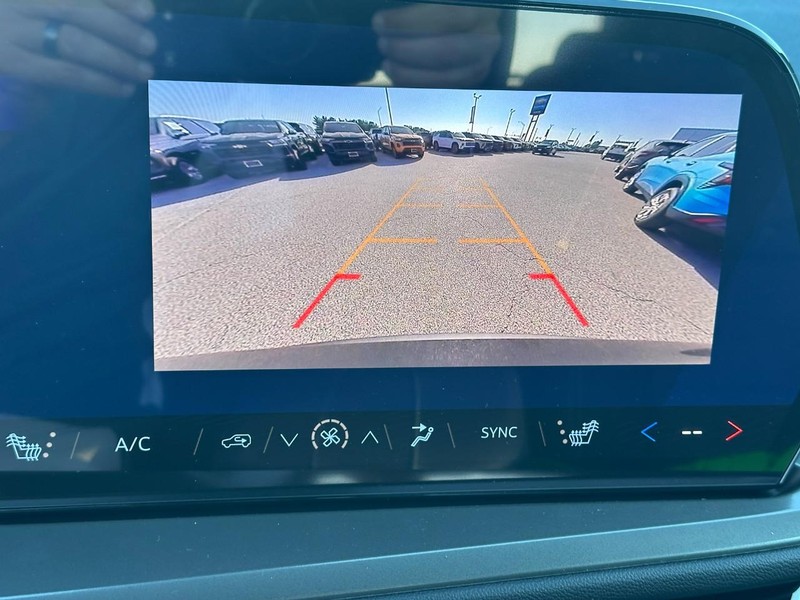 Chevrolet Traverse Vehicle Full-screen Gallery Image 15