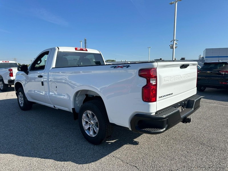 Chevrolet Silverado 1500 Vehicle Full-screen Gallery Image 3
