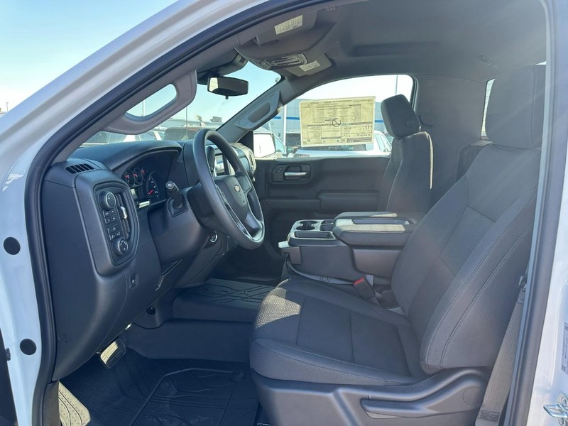 Chevrolet Silverado 1500 Vehicle Full-screen Gallery Image 4