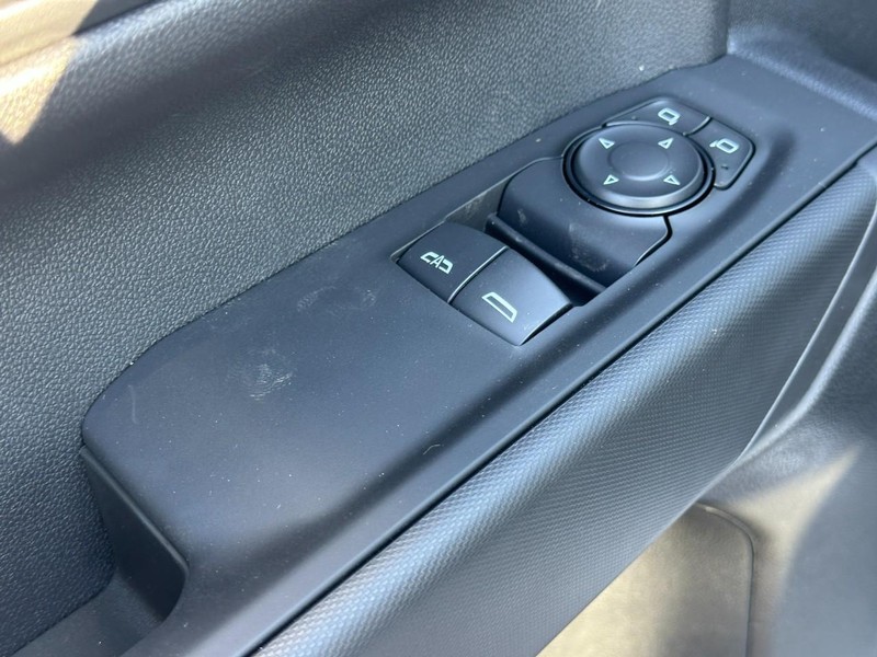 Chevrolet Silverado 1500 Vehicle Full-screen Gallery Image 6