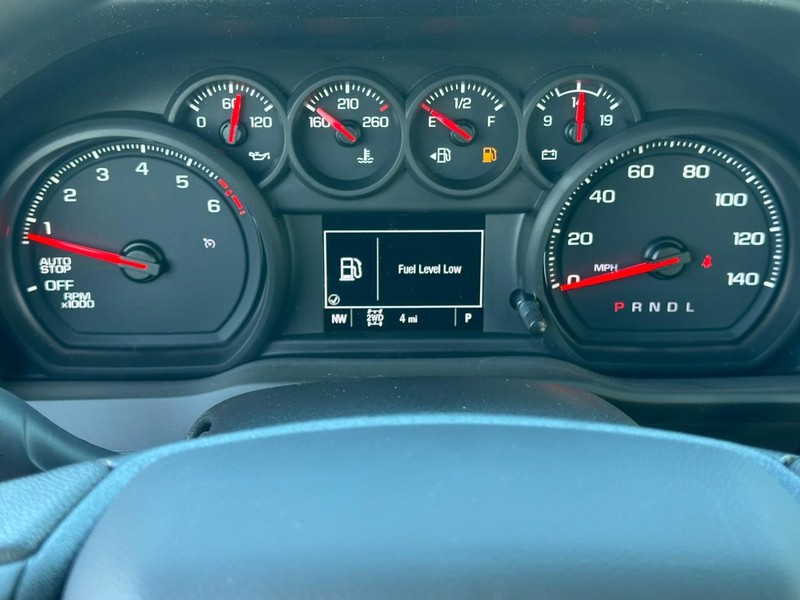 Chevrolet Silverado 1500 Vehicle Full-screen Gallery Image 9