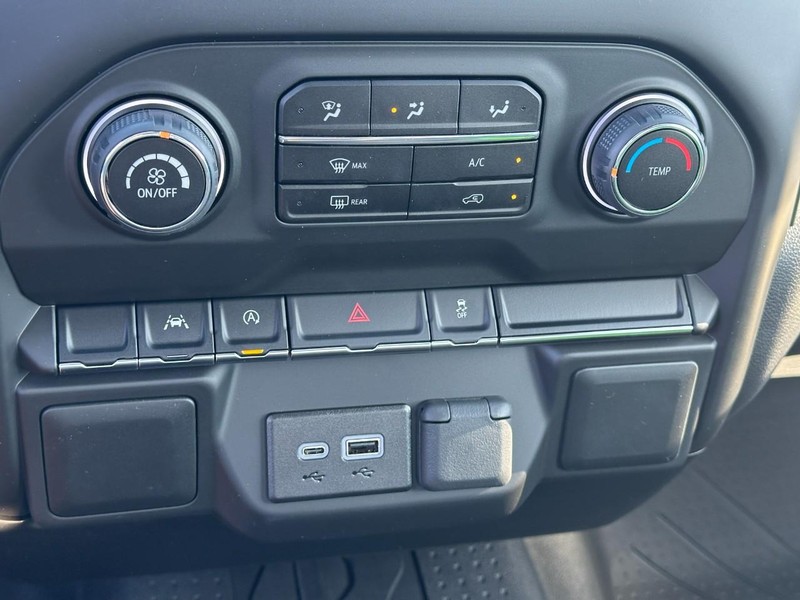 Chevrolet Silverado 1500 Vehicle Full-screen Gallery Image 11