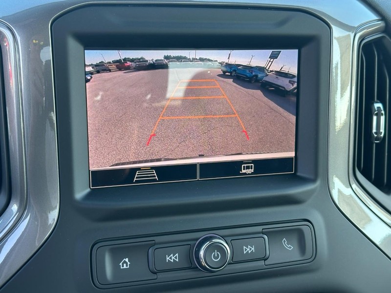 Chevrolet Silverado 1500 Vehicle Full-screen Gallery Image 12