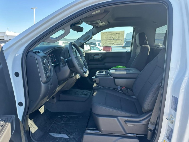 Chevrolet Silverado 1500 Vehicle Full-screen Gallery Image 4