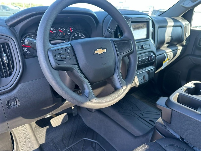Chevrolet Silverado 1500 Vehicle Full-screen Gallery Image 5