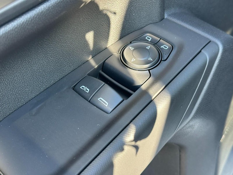 Chevrolet Silverado 1500 Vehicle Full-screen Gallery Image 6