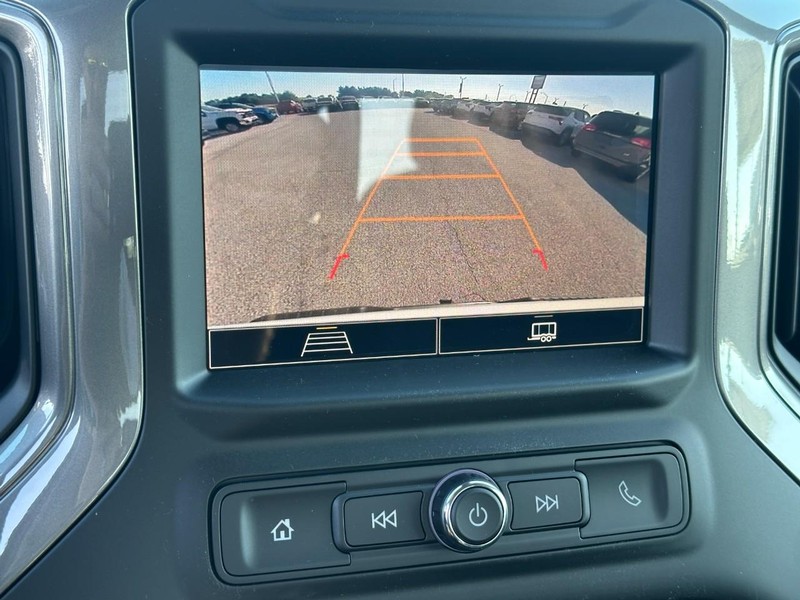 Chevrolet Silverado 1500 Vehicle Full-screen Gallery Image 12