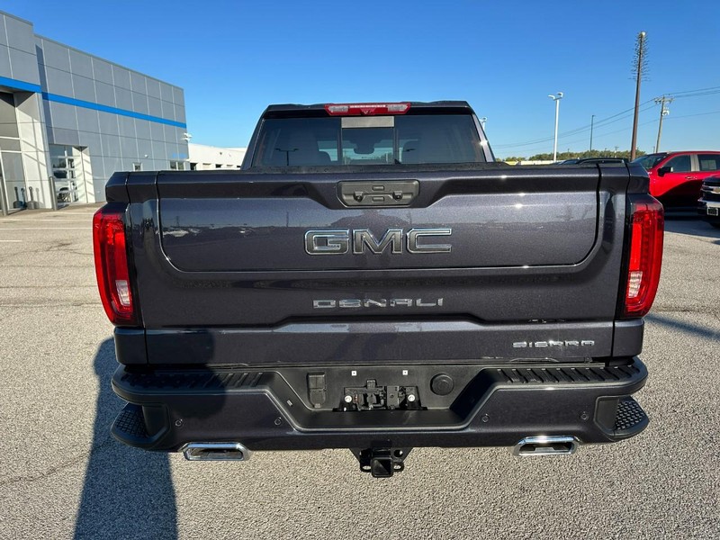 GMC Sierra 1500 Vehicle Full-screen Gallery Image 4