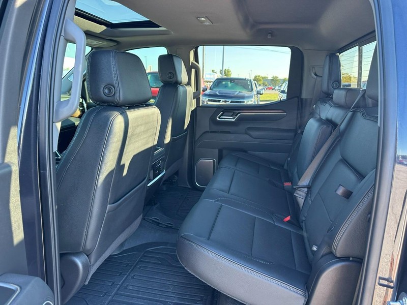 GMC Sierra 1500 Vehicle Full-screen Gallery Image 10