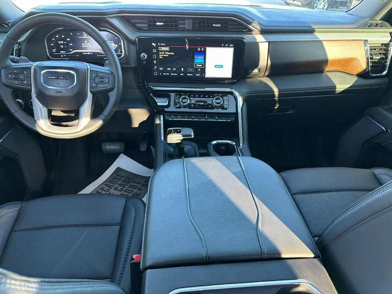 GMC Sierra 1500 Vehicle Full-screen Gallery Image 12