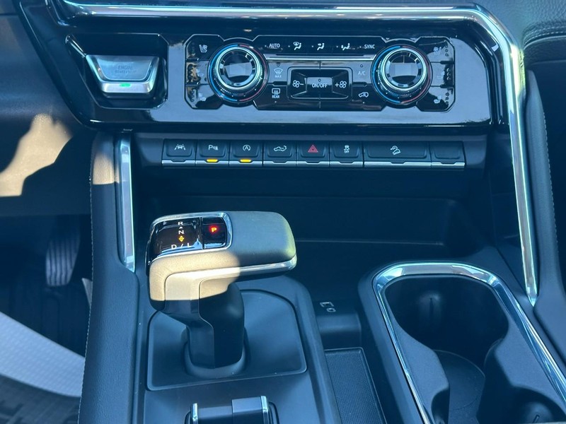 GMC Sierra 1500 Vehicle Full-screen Gallery Image 15