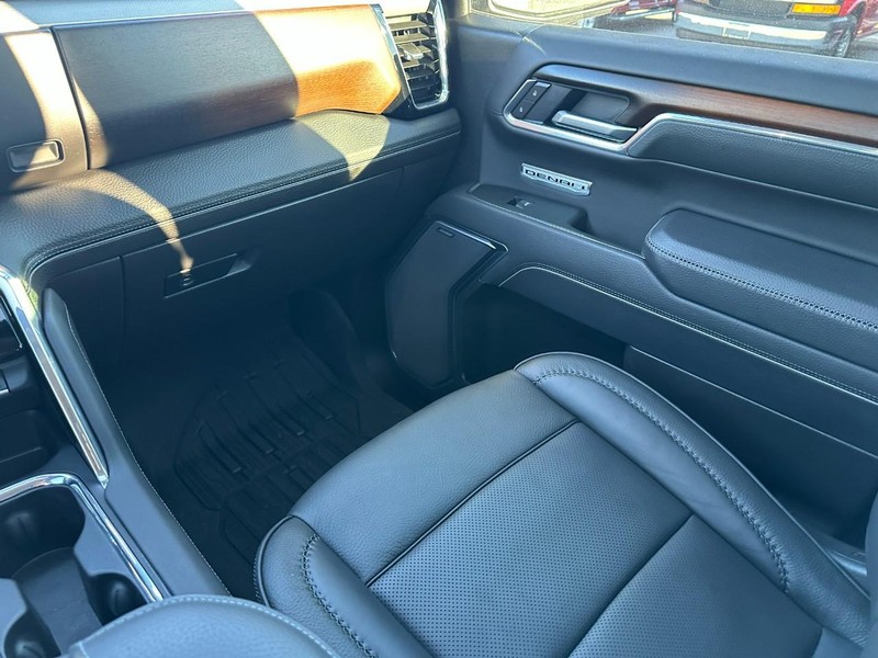 GMC Sierra 1500 Vehicle Full-screen Gallery Image 16