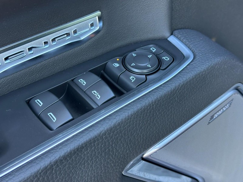 GMC Sierra 1500 Vehicle Full-screen Gallery Image 17